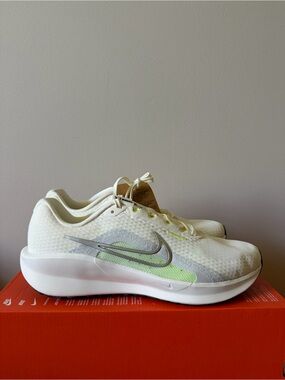 Nike Downshifter 13 Metallic Silver FD6476-106 Women’s Size 11